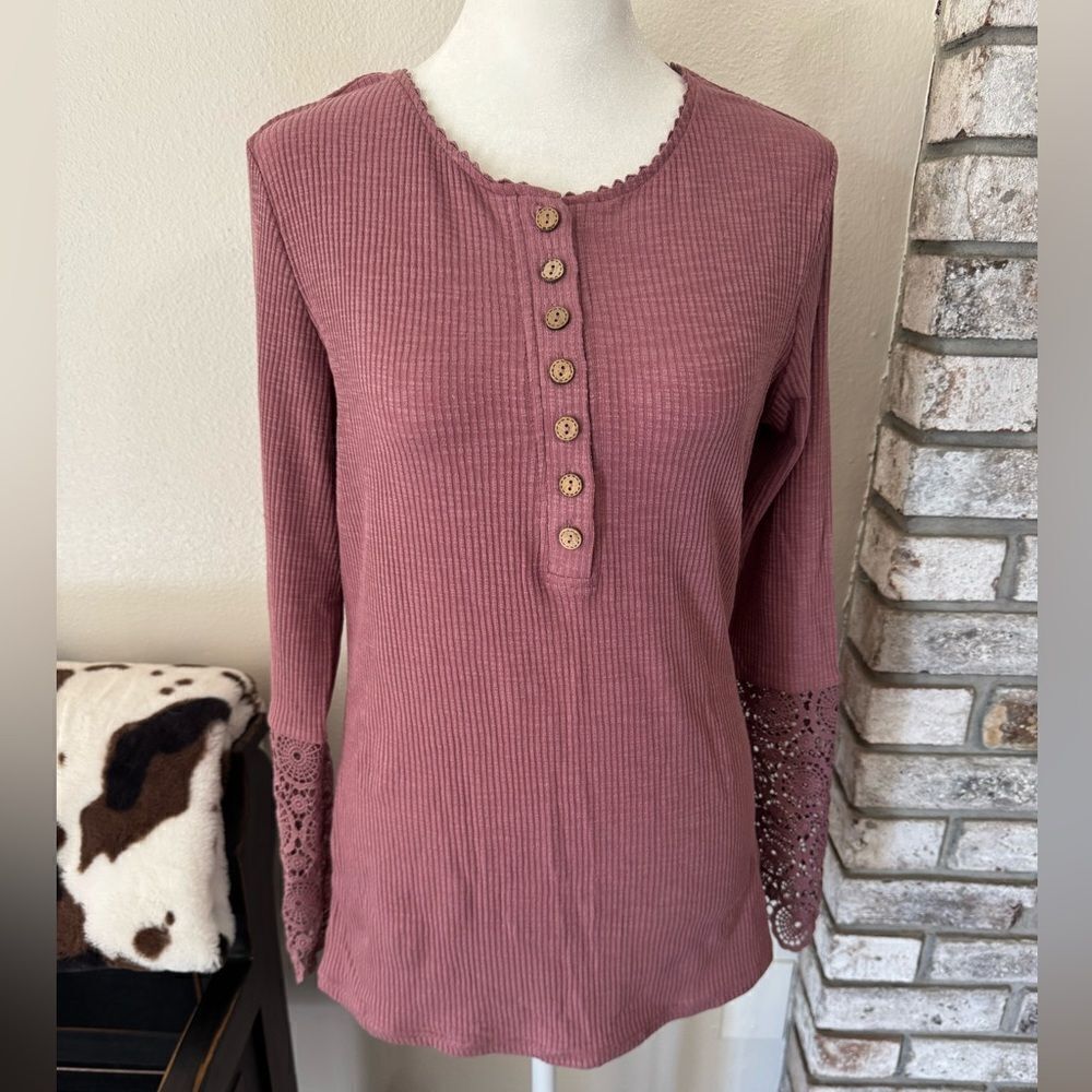 Lace sleeve tee - Picture 3 of 8